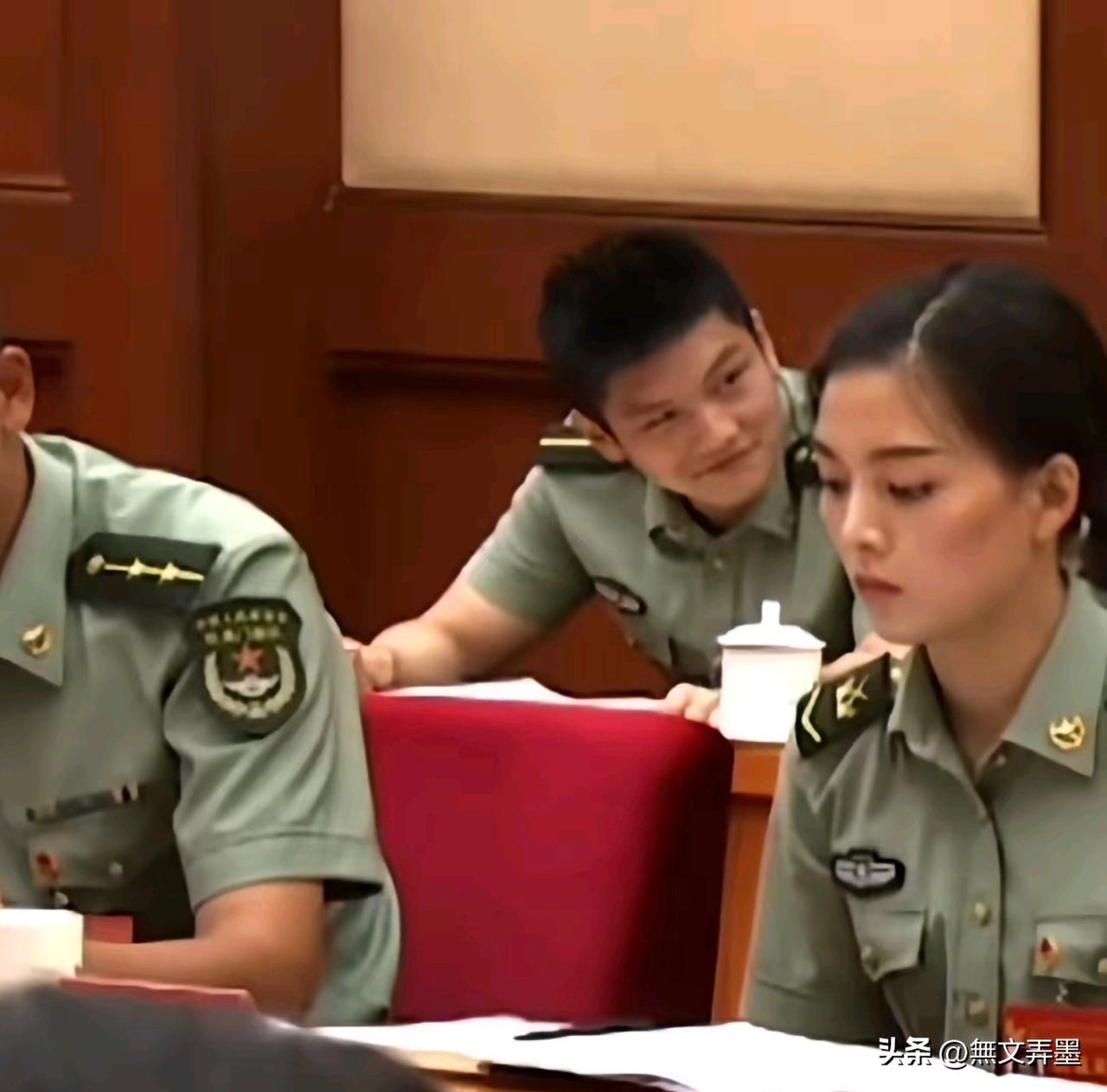 又看见啥了在那偷着乐？
