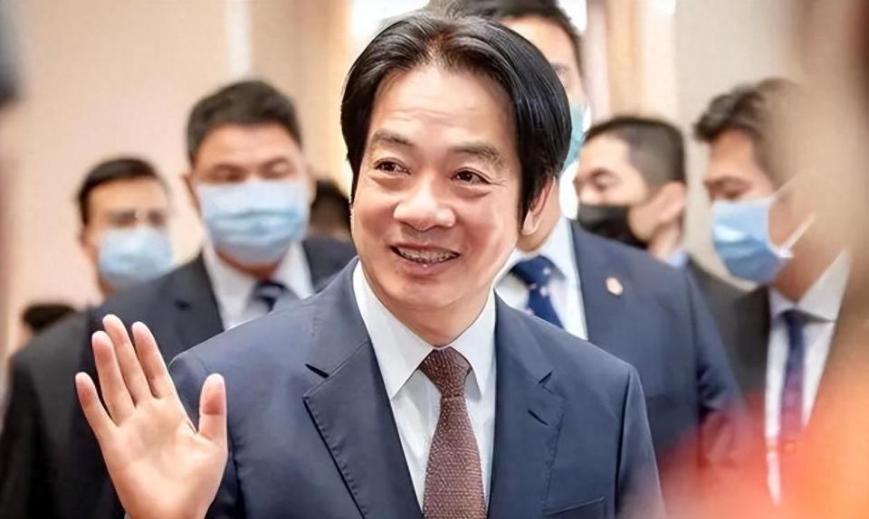 台独幕后的教父看不下去了，走至前台，用6字重锤砸向赖清德





为了在内部竞