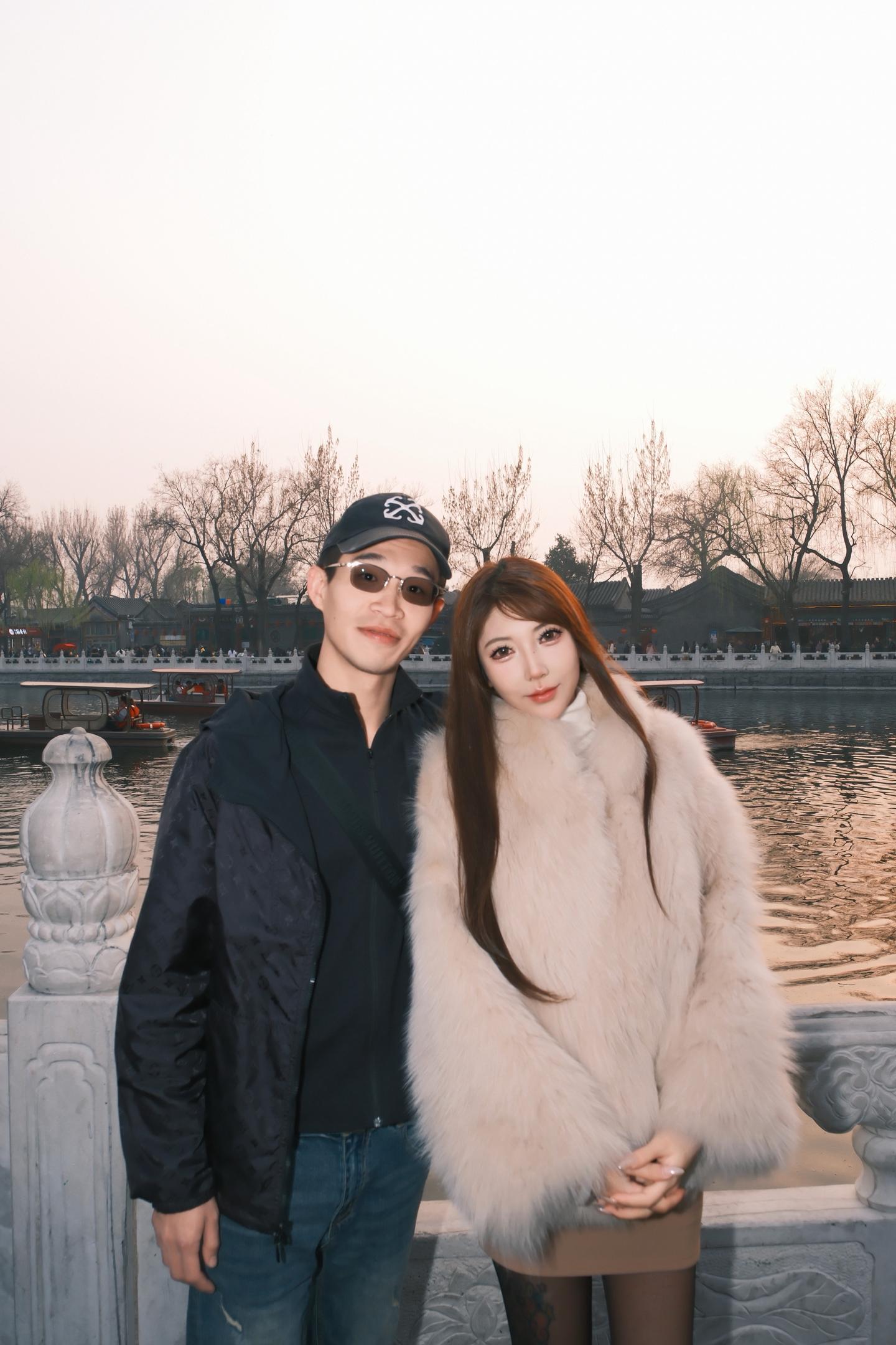 因为在乎 所以总是无端生出很多情绪 我并不是想以爱之名束缚你 可是我的...