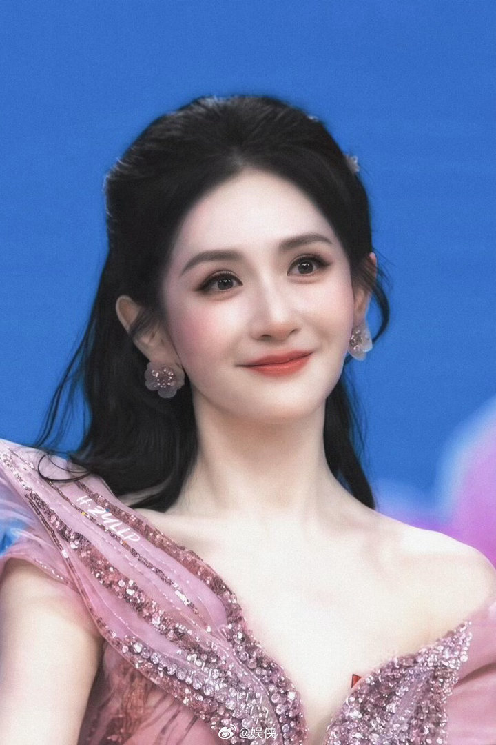 盘点那些谢娜主持过的舞台深耕主持舞台多年，谢娜有着松弛自然的主持风格，擅长调动现