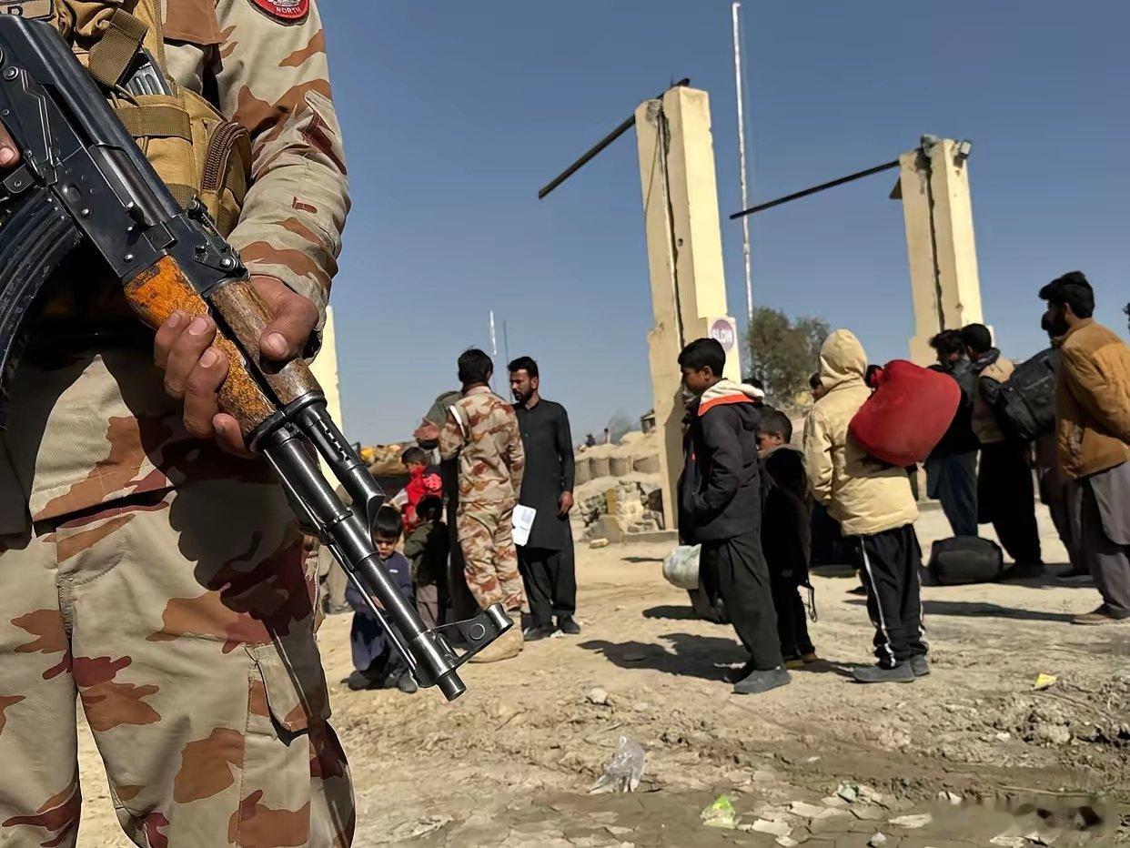 突发！巴铁直轰喀布尔宣战，南亚战火冲天！忍无可忍的反击，撕开地区乱局真相一声宣战