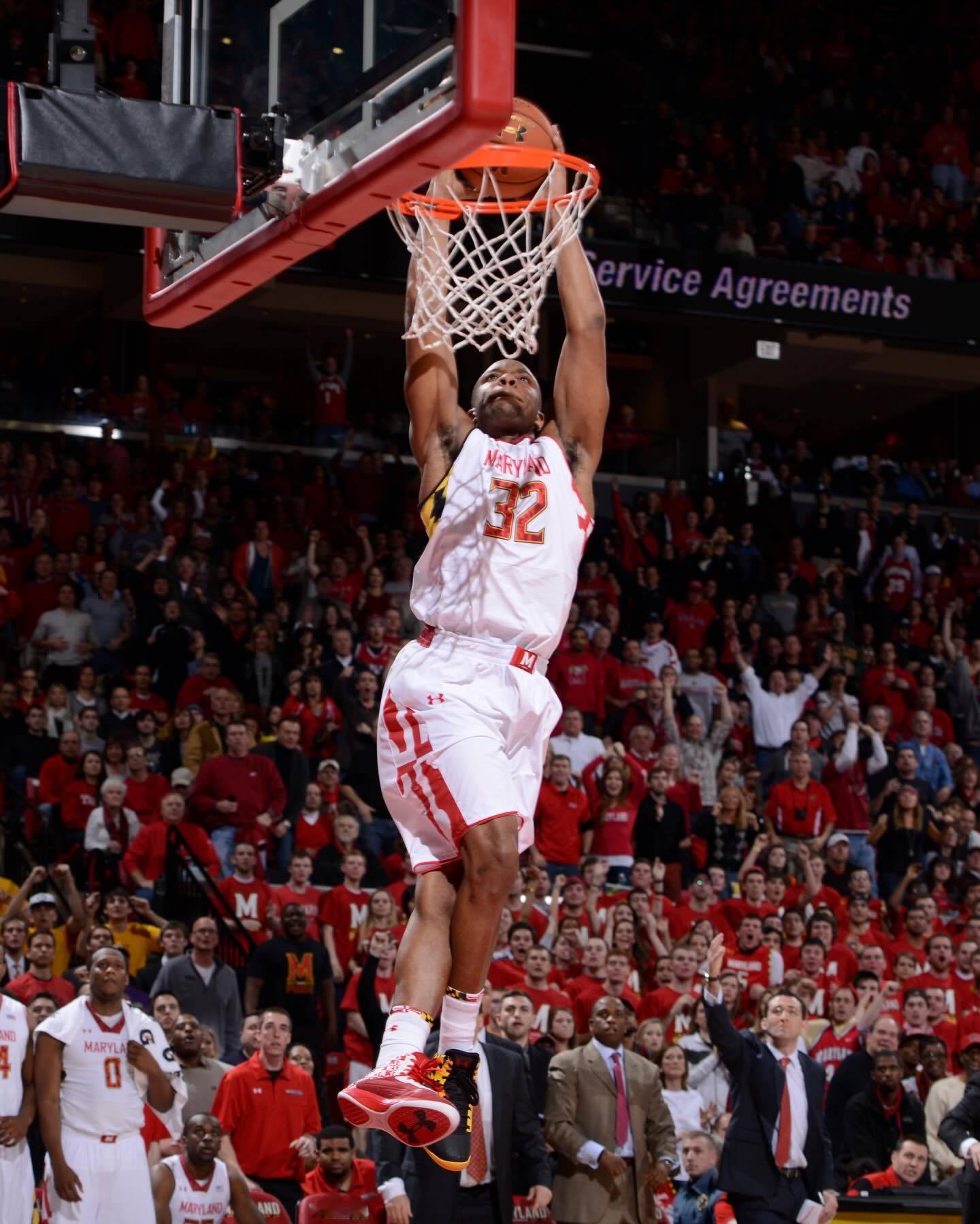 马里兰大学篮球队祝威尔斯生日快乐，看看年轻的威尔斯？威尔斯曾在2012年转学至马