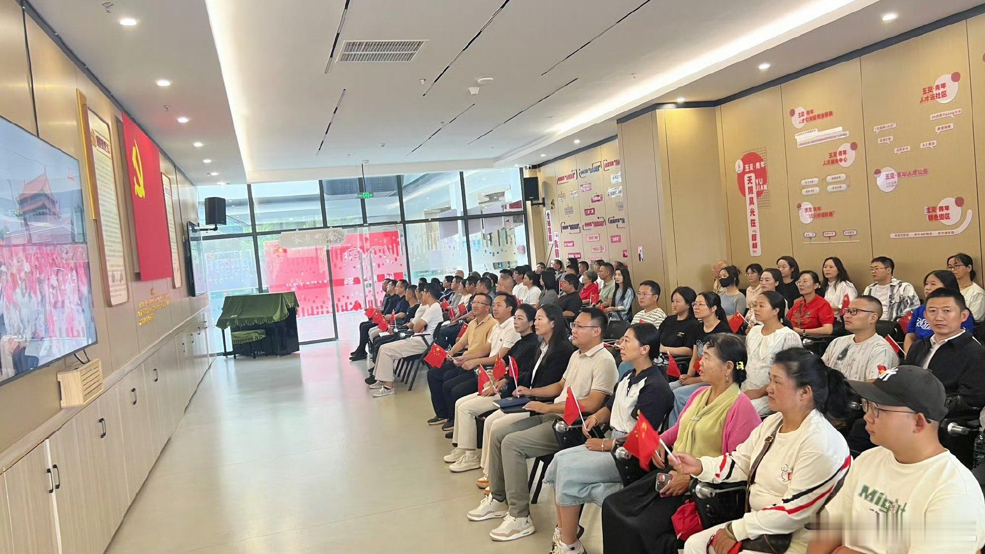 边疆儿女与祖国同心同行让我们携手共进，以边疆儿女的热血与激情，为祖国的腾飞添砖加
