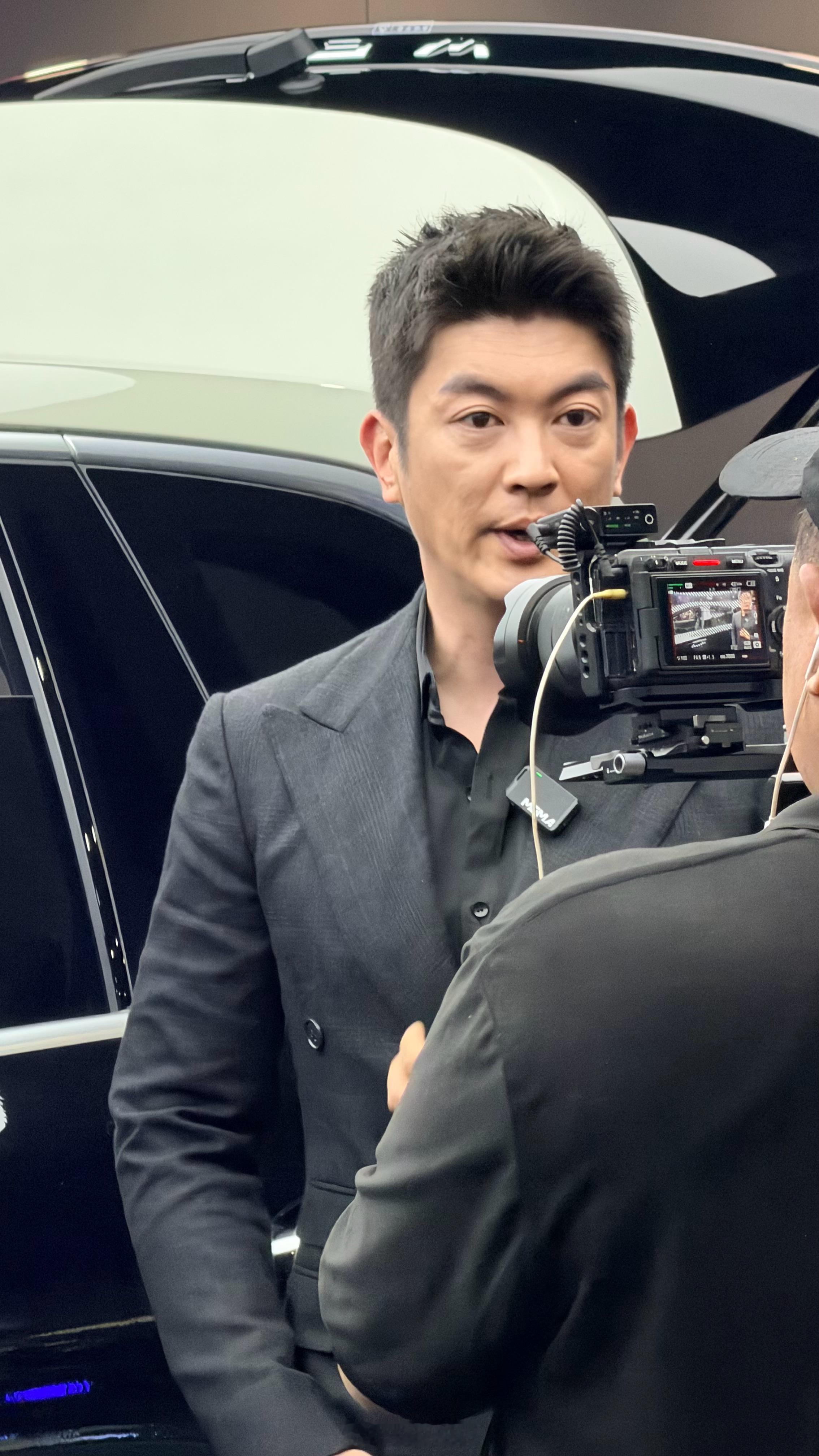 北京车展明星生图长城展台看到了明星，这是谁来着？ 