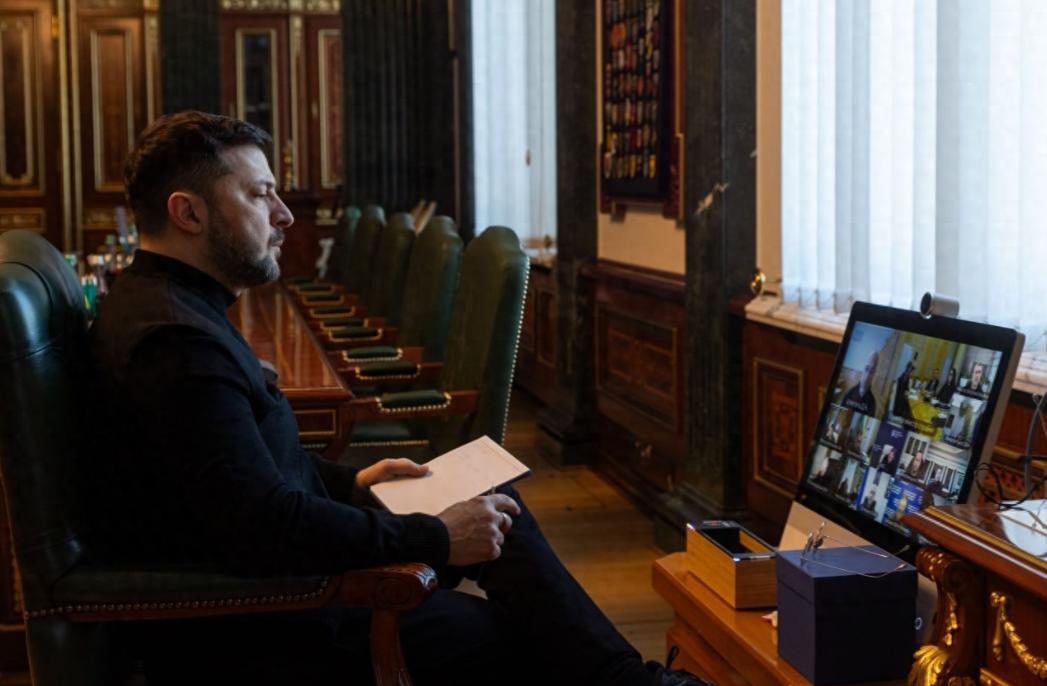 泽连斯基在遭遇大规模轰炸后威胁说，他正等待美国的反应，因为暂停对能源设施的袭击可