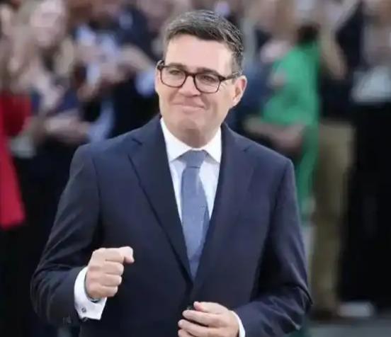 英国新首相突然宣布。
 
8月18日，路透社传来消息，英国首相安迪·伯纳姆公开表