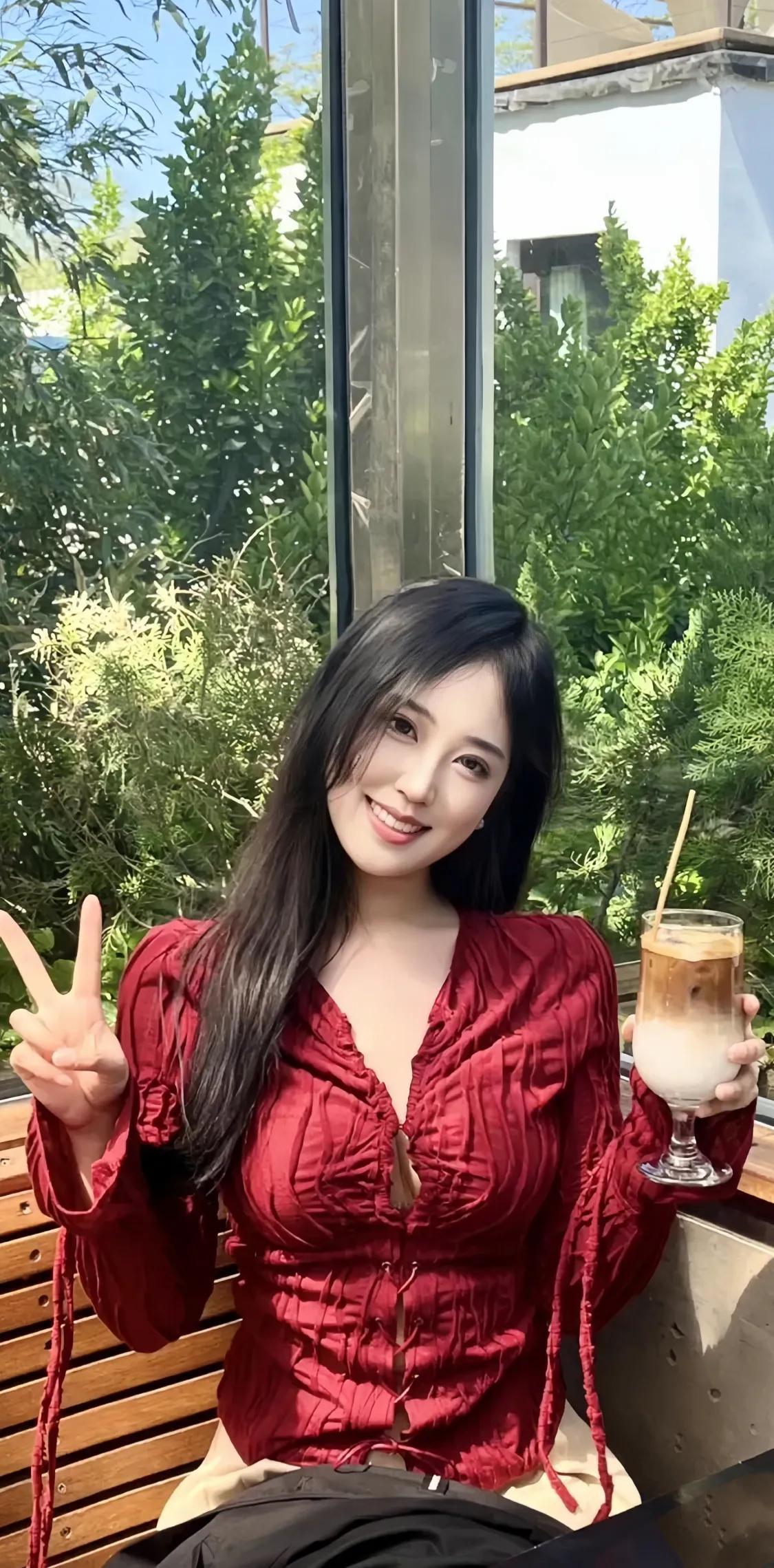 讲个故事吧，希望能给大家一点点启发，以后情绪化的时候，三思而后行。

一日，一条
