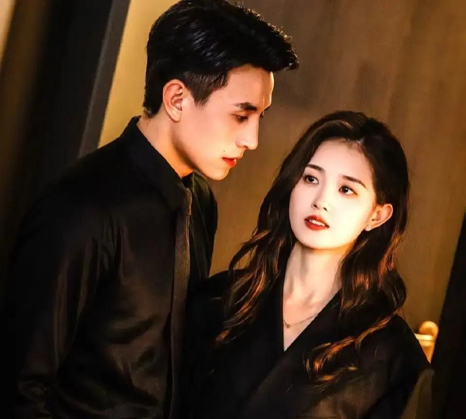 15亿播放没保住他
 
红果年度大赏投票，《盛夏芬德拉》断层领先，刘萧旭却掉出前