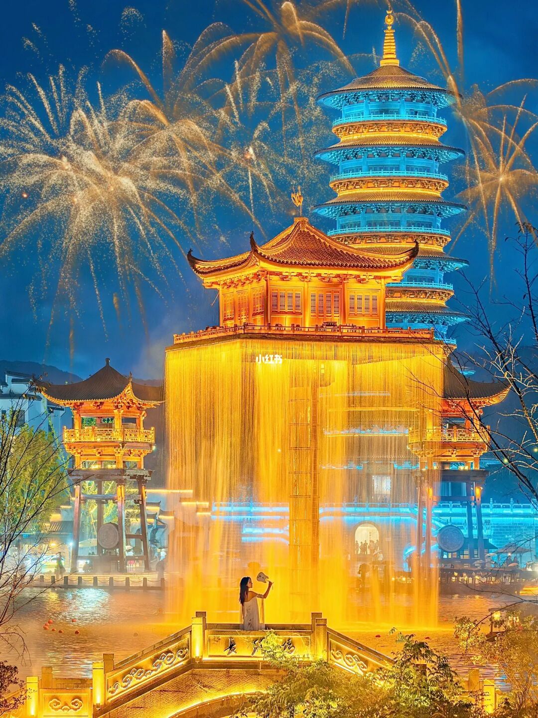 我拍到了“醉后不知天在水，火树银花不夜天”