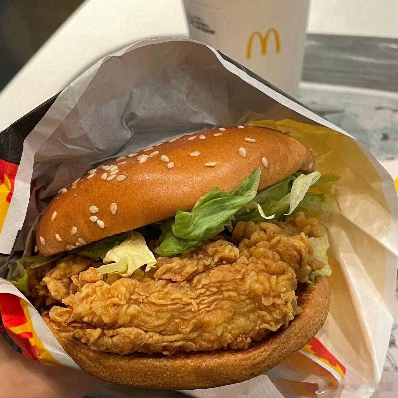 麦辣鸡腿堡 拉肚子我是一个肠胃很脆弱的，吃了这么多年的麦辣鸡腿堡都没拉过肚子！h