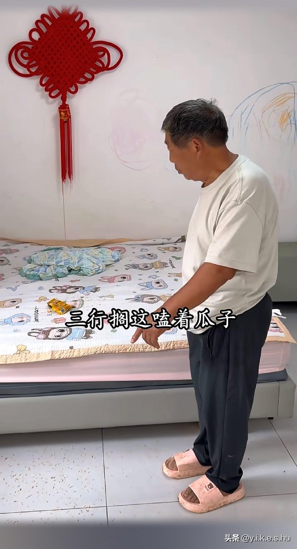 树兰睁眼说瞎话，能不能不要为了打广告天天冤枉孩子，说三行嗑瓜子嗑的满地都是，还得
