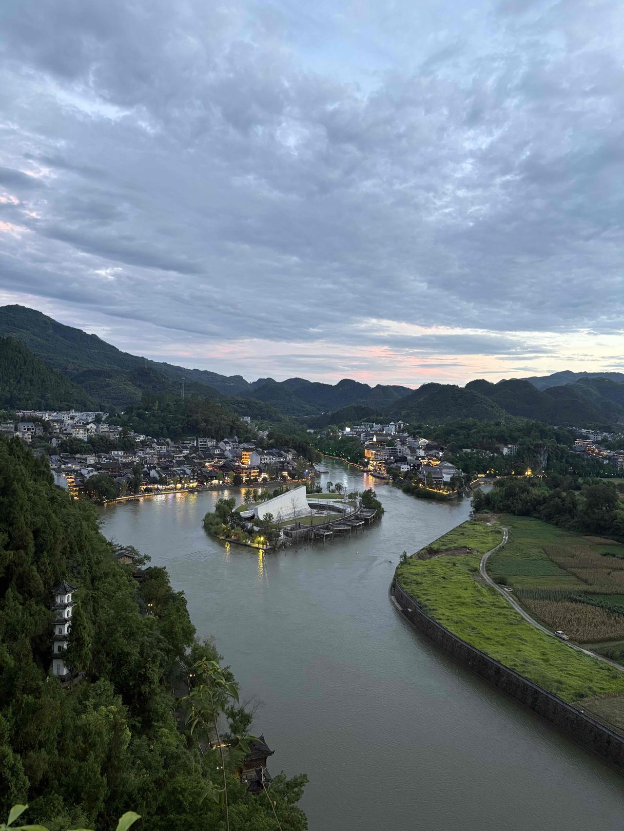 在天府新区哪个板块潜力最大?天府新区看板块，天西兴隆湖谁更占优