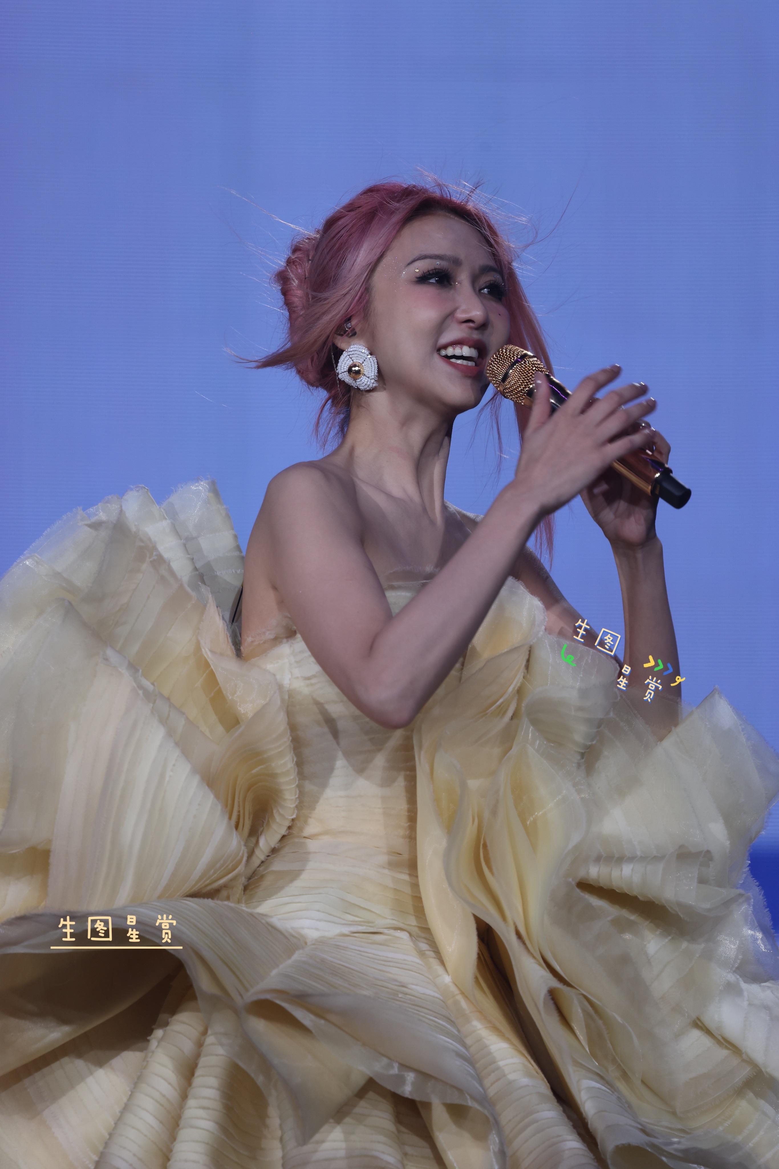 薛凯琪佛山演唱会造型五，无法阻挡的魅力✨💛 ​​​
