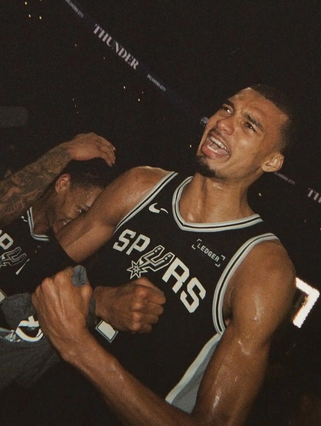 🔥NBA官方晒照：这是生涯首次闯入总决赛后的文班亚马NBA更新官方社媒，晒出两