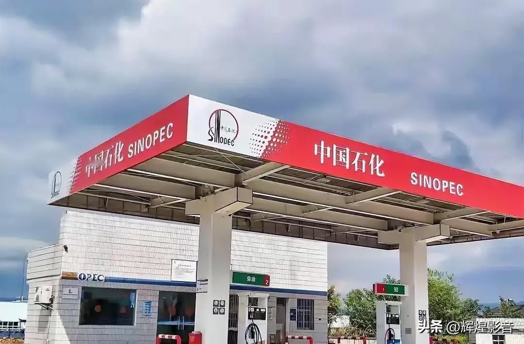 一夜暴涨又暴跌！中东冲突，正在改写全球油价的天花板
 
中东战火未熄，油价坐上过