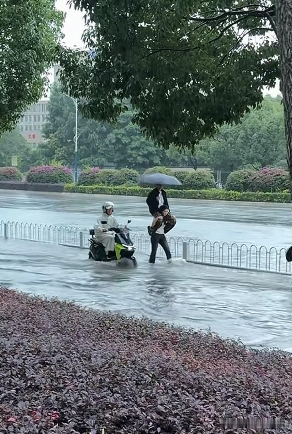 这样老婆那里有，我也想要一个。[呲牙]