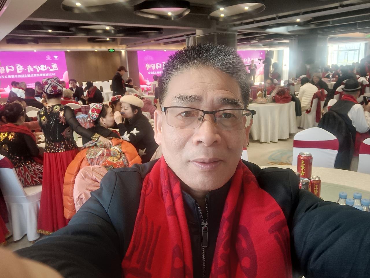 嘿，在我看来，文学创作就像一场灵魂的“单人舞会”。就说海明威吧，他独自窝在古巴的