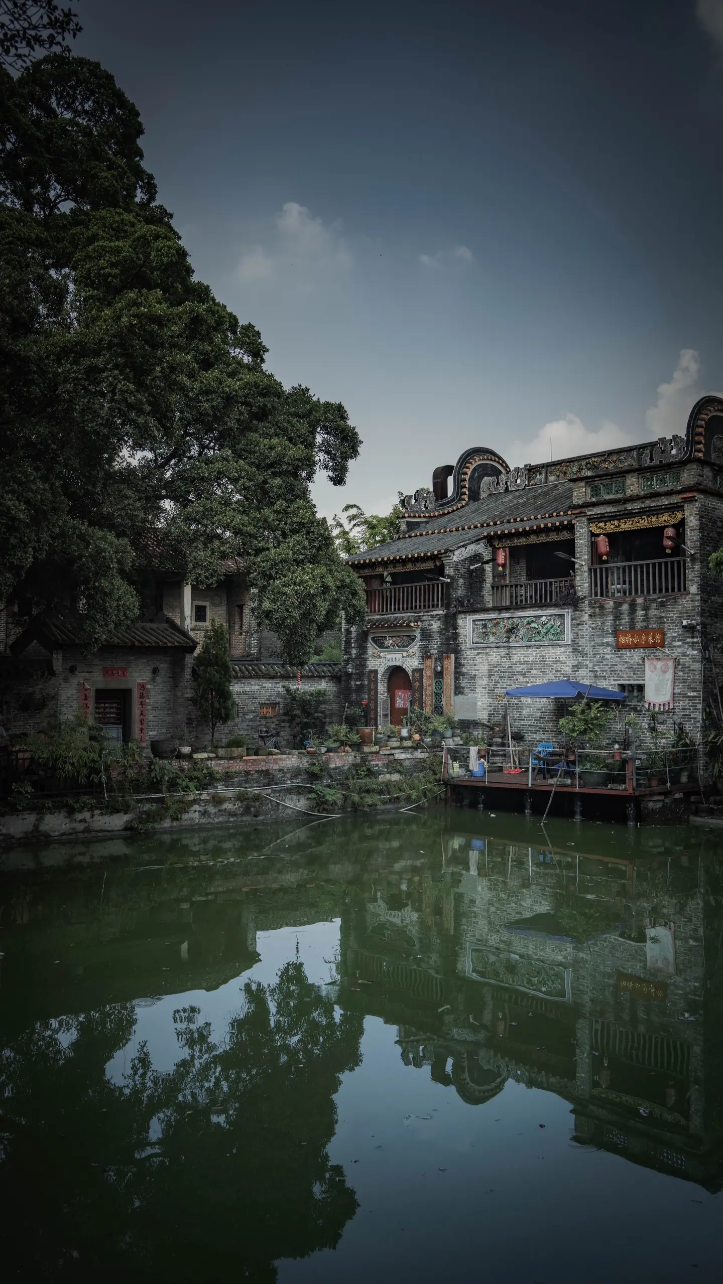 走进烟桥古村，在青石板巷邂逅岭南慢生活。来人少景美的佛山烟桥古村吧，这...