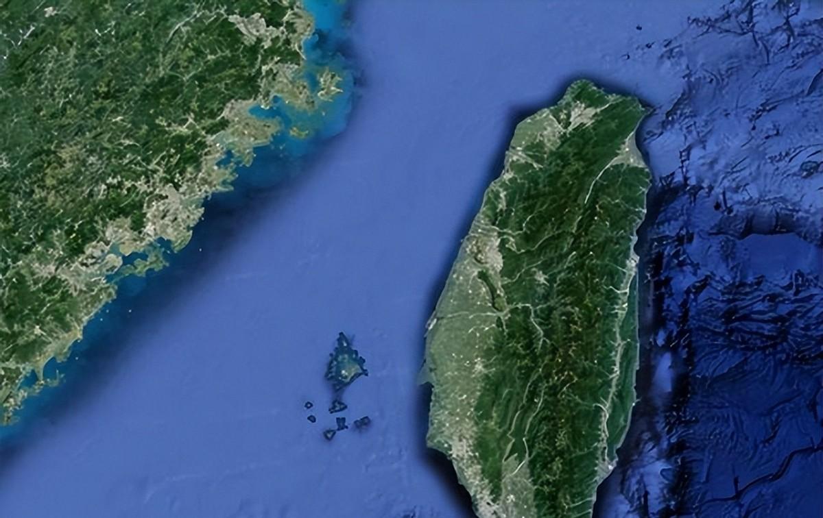 有人可能一直以为台海问题我们很被动。其实不然。台湾问题牵涉到我们的精力，也牵涉到