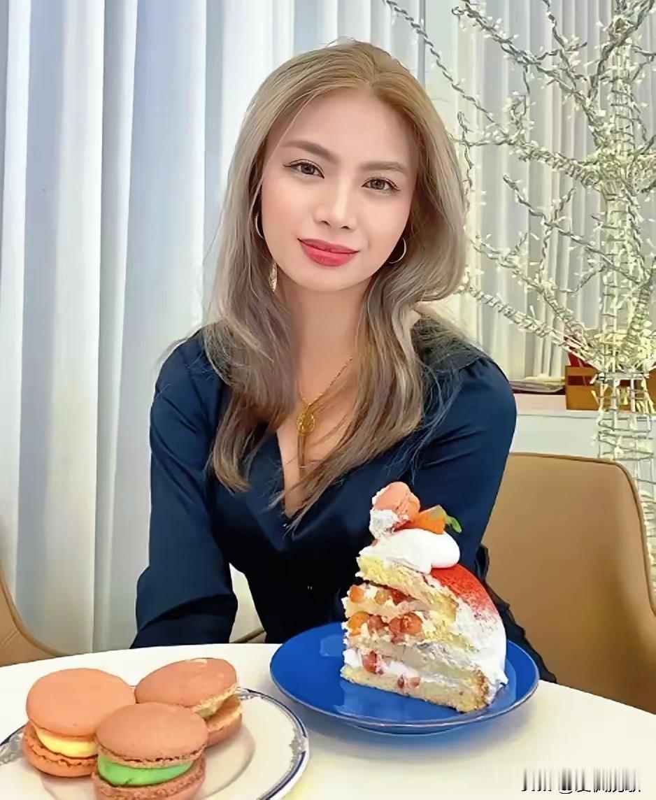 牢美的老师不好当呀，这么漂亮的女人被警局抓了……