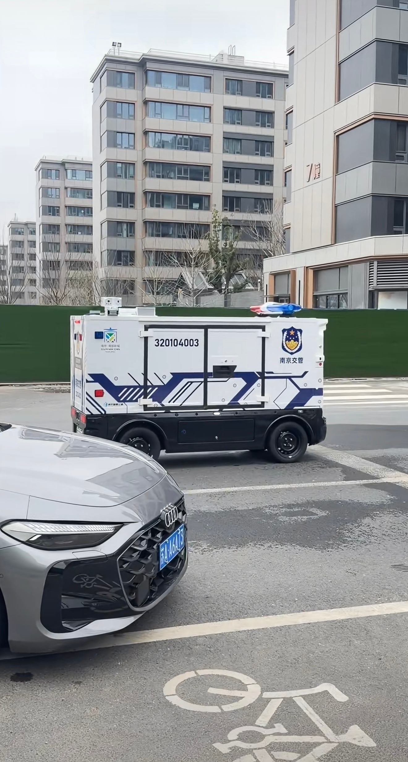 无人交警没有人工贴条，只有电子追拍！太高科技了，支持这种形式的违章处罚 