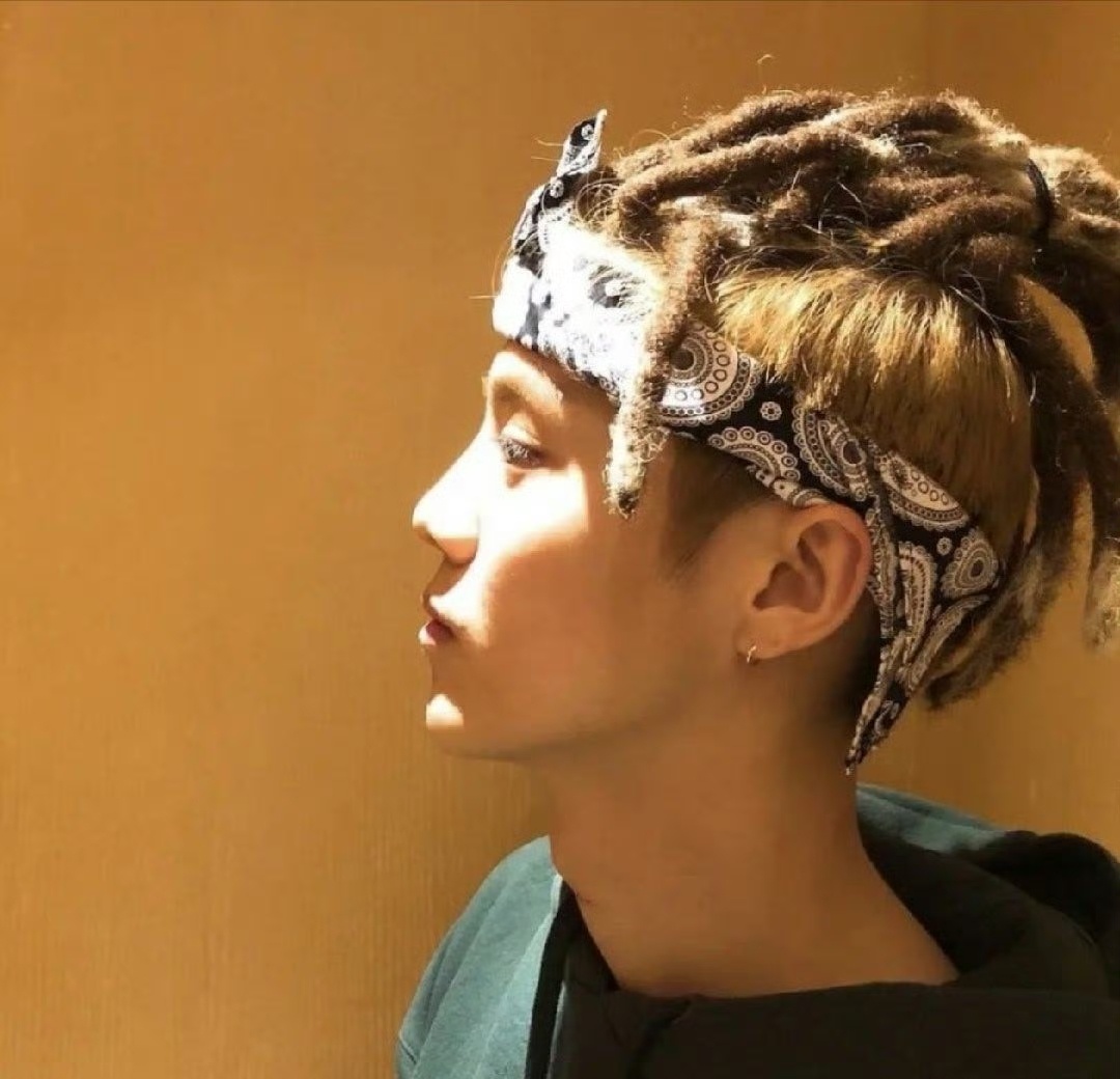 鹿晗编脏辫可以不洗 鹿晗脏辫造型又酷又个性，还自带“免洗”buff，懒人福音拉满