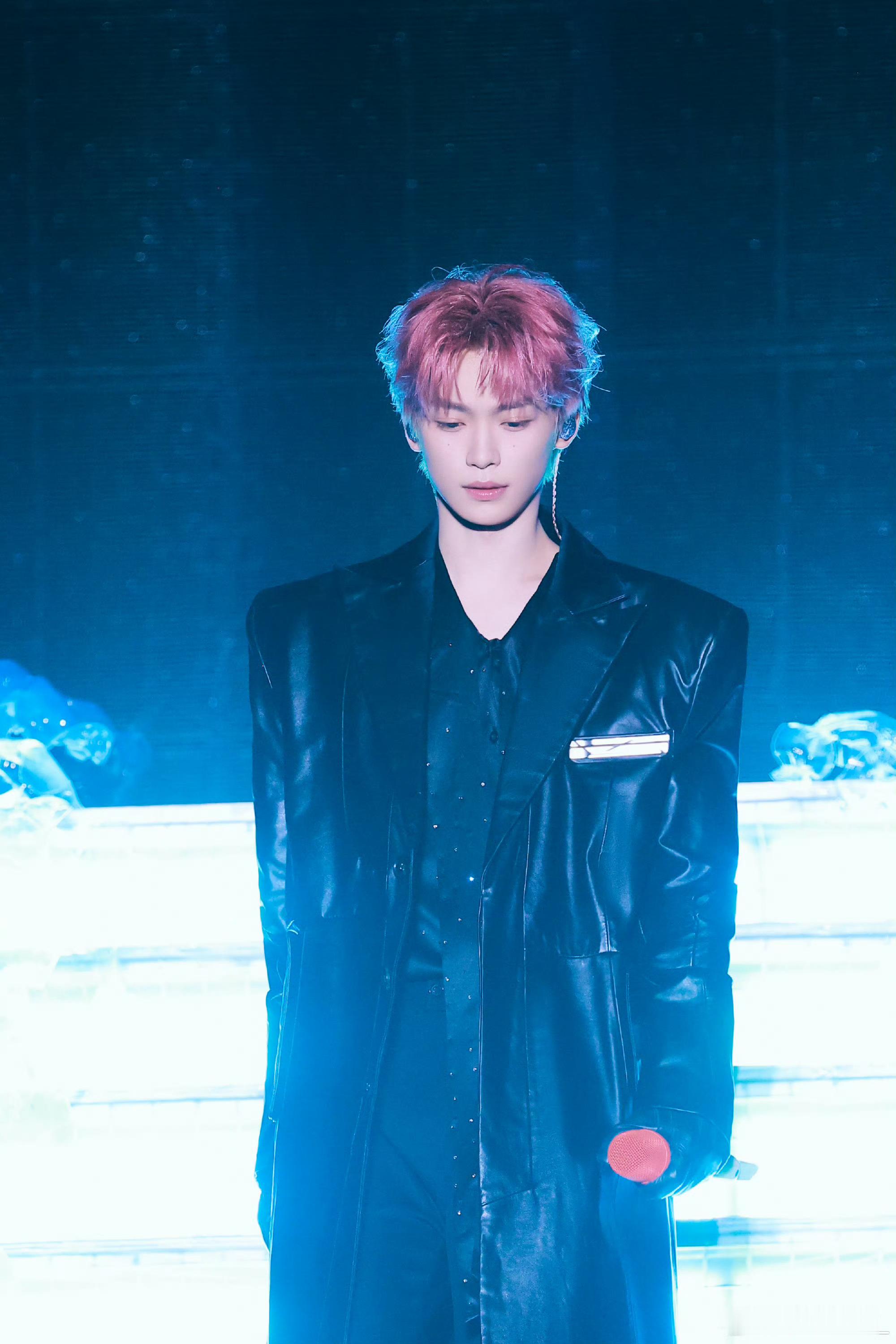 🔮仰望历史的天空，家国情怀熠熠生辉；跨越时间的长河，家国情怀绵绵不断。  