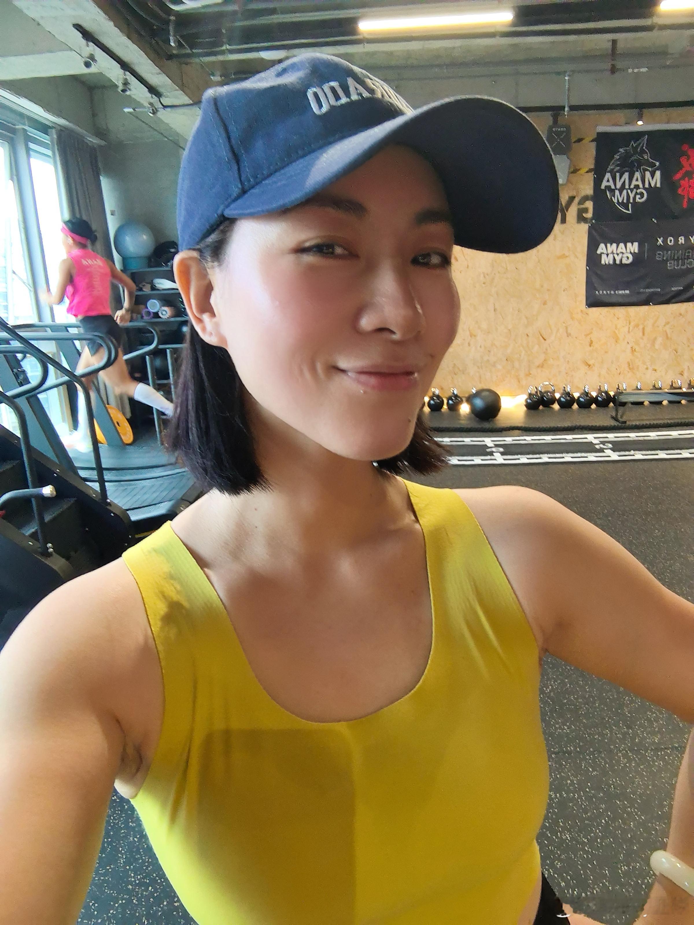 以前只要一到假期就会出去玩儿，这次没外出，发现这慢悠悠、慢悠悠的假期很舒服，感觉