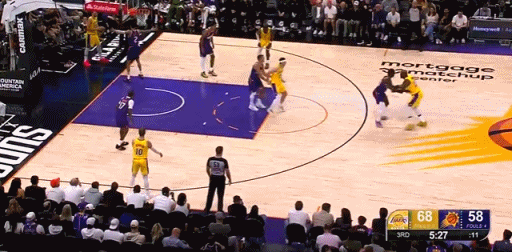 詹姆斯篮下连续得分 