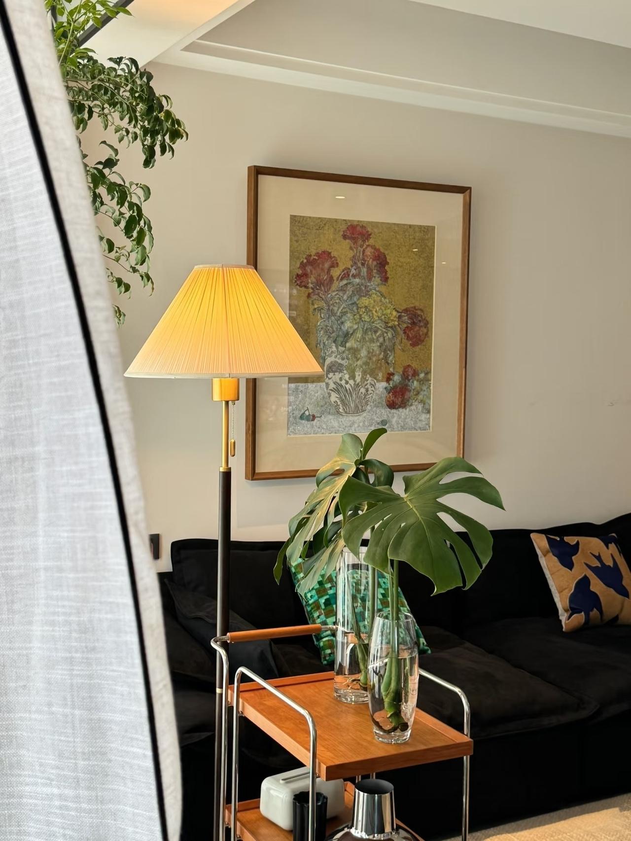 退休刚过一年，大伯本以为手里攒着不错的养老金，存折里躺着百来万，还给堂姐置办了一