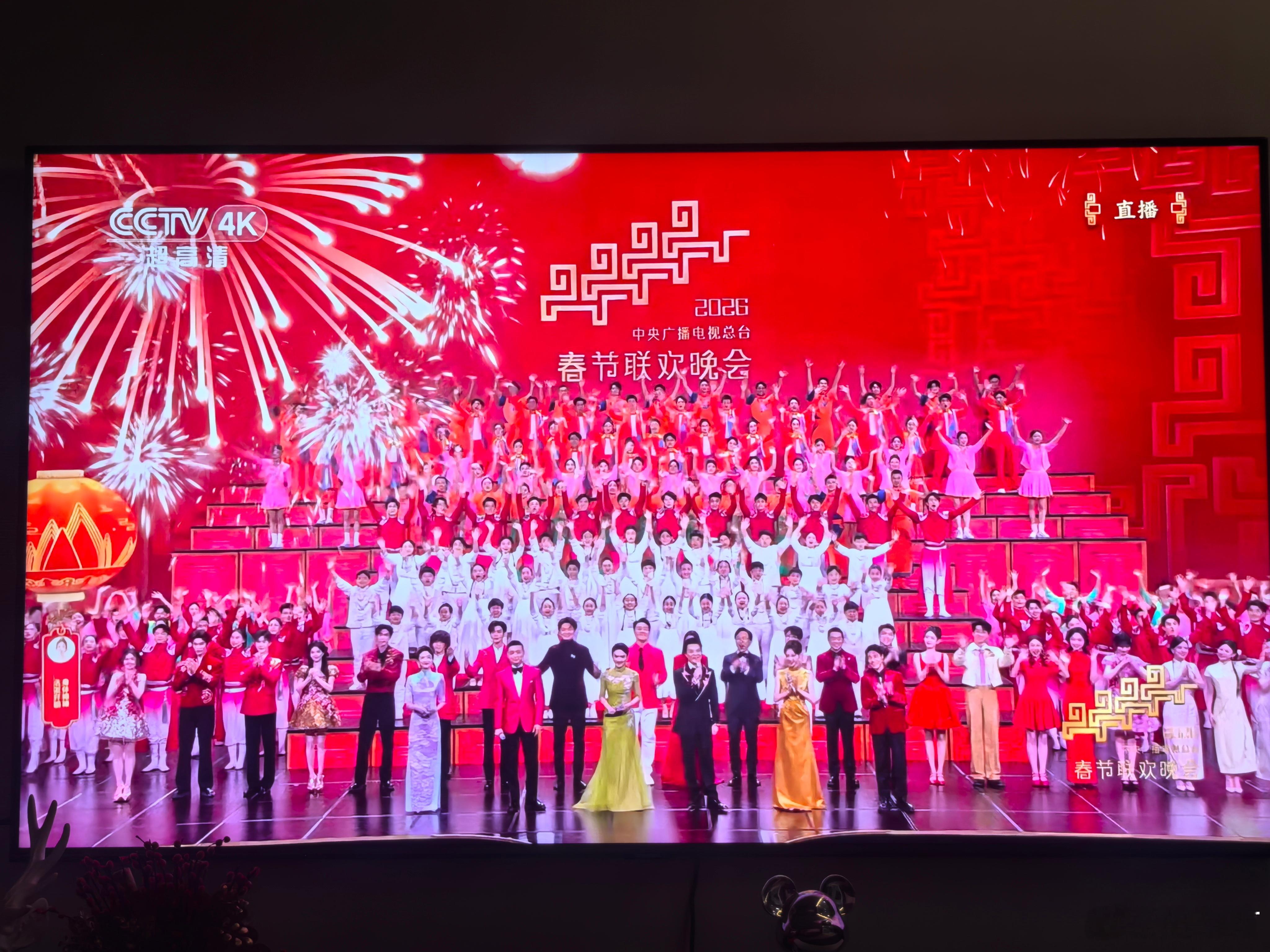 春晚 请用 ___  ___  ___  ___ 四个字评价一下今年的春晚，看你