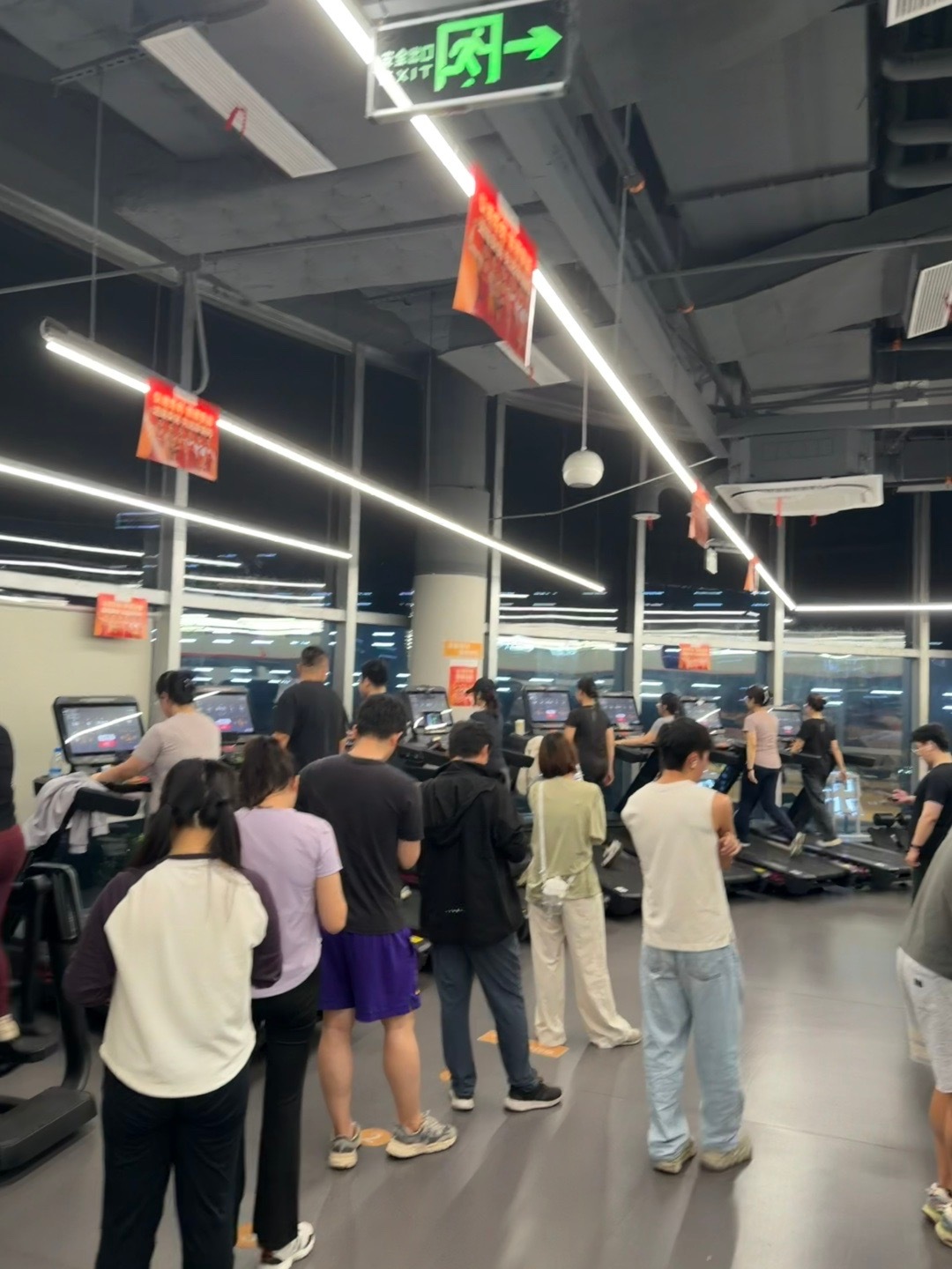 不是…跑步机也要排队乐刻真的👍 