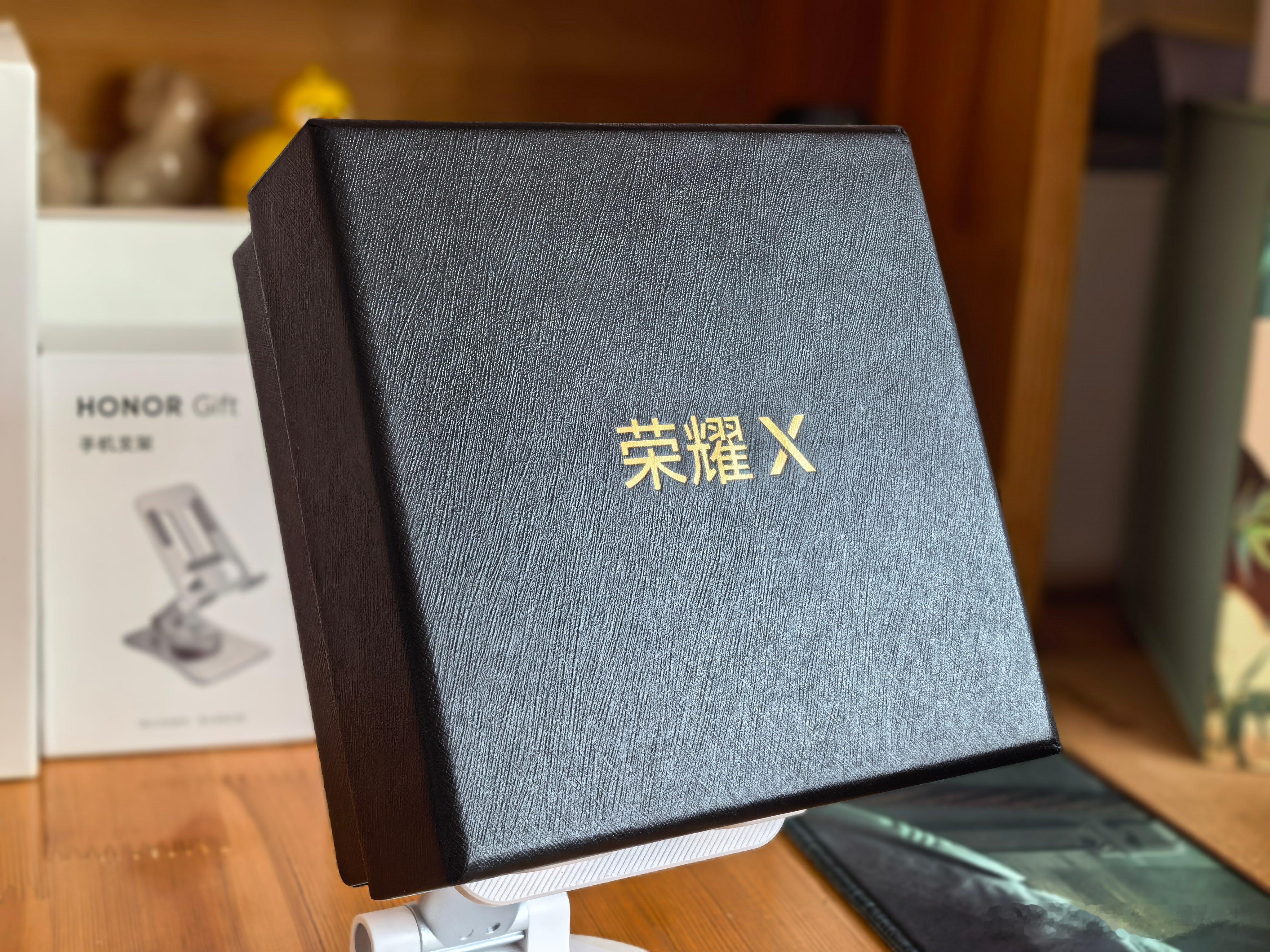 荣耀x80promax 手机，6.8英寸OLED屏幕，11000毫安时，配色有元