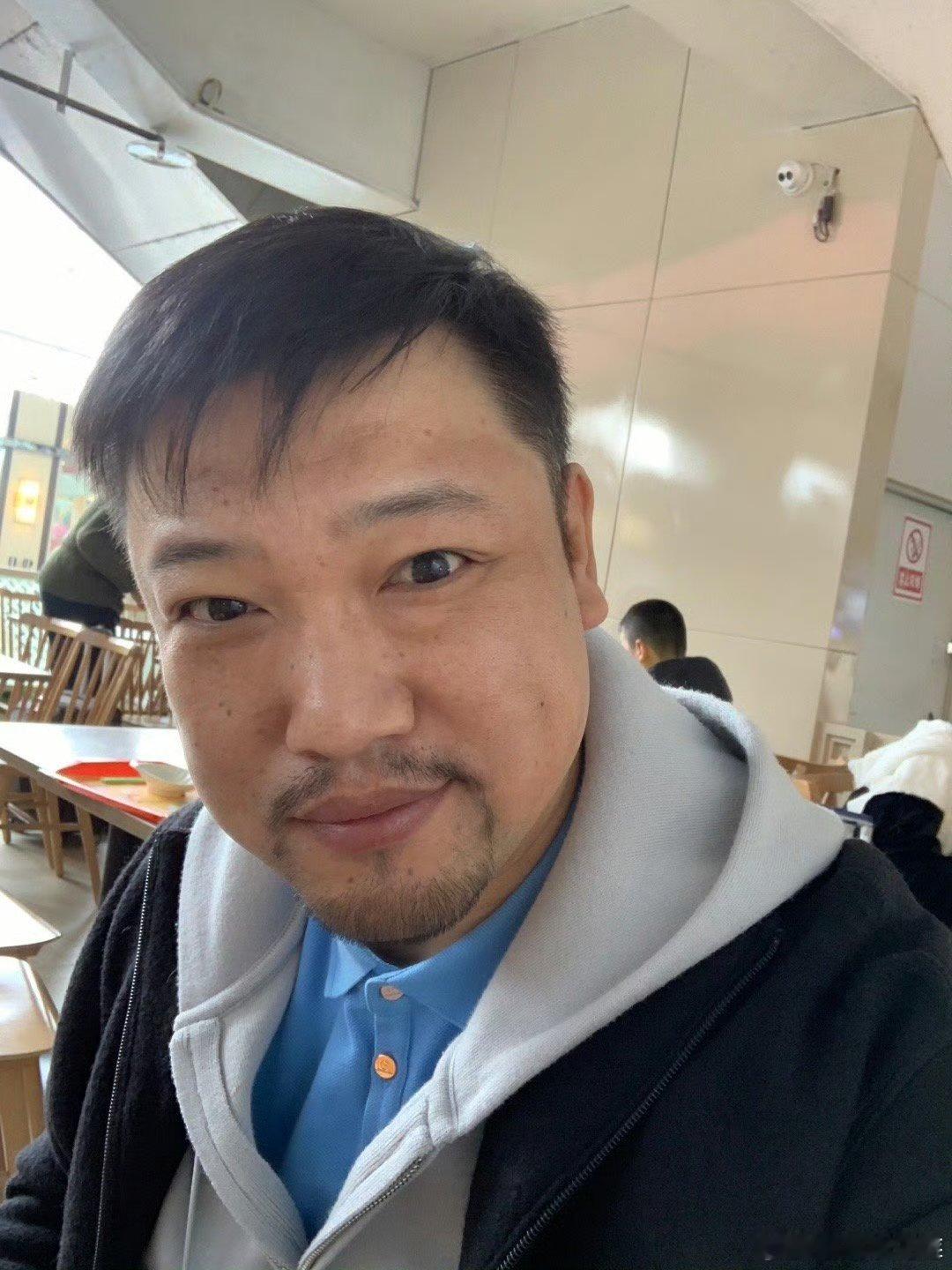 #快乐是徐峥的担子是贾冰的#相信任何人都没办法拒绝这么有魅力的徐峥吧，每次都能给