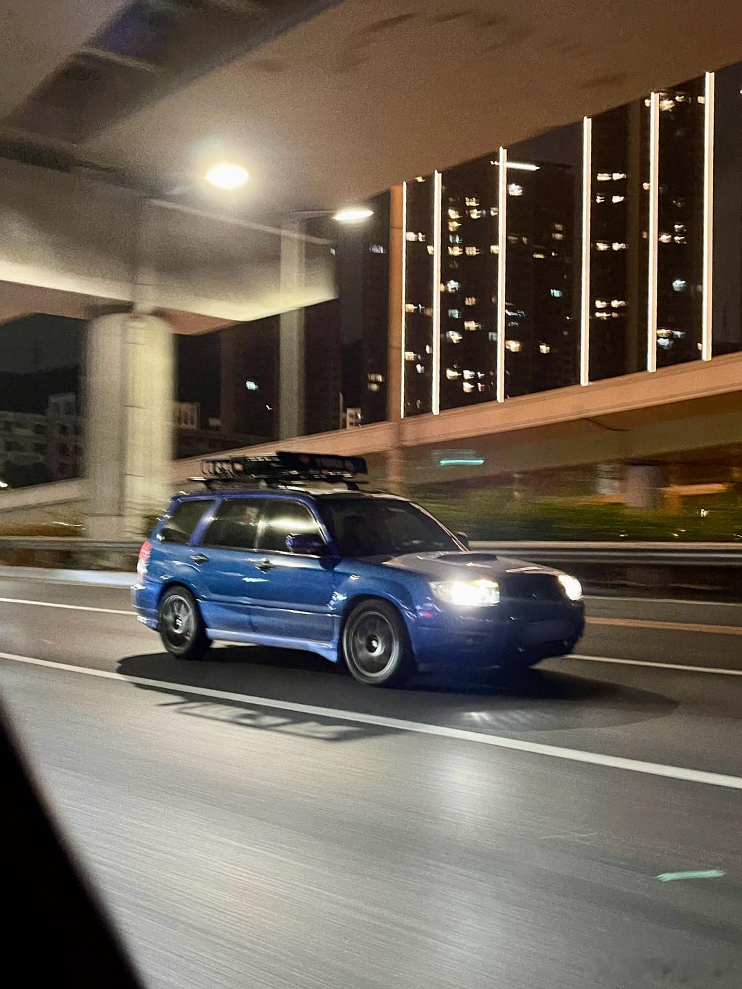 请看向你的左后方[馋嘴] ​​​