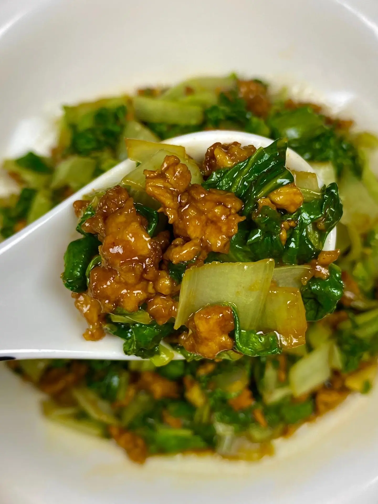 不知道做啥就去炒这个菜。这道青菜炒肉末巨下饭國泰香了，肉末焦香可口，青...