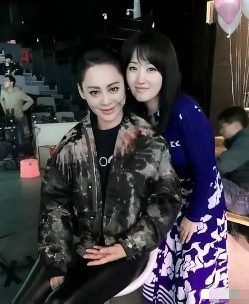 她们两个属于天生丽质的大美女吧？从年轻的时候，一直到现在都没有变丑过！

原生脸