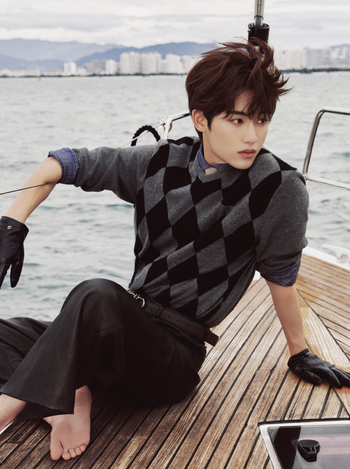 董思成说皮手套有菜市场味道 现在和朋友聊天都在学他说 “菜市场味道”！连洗两遍手