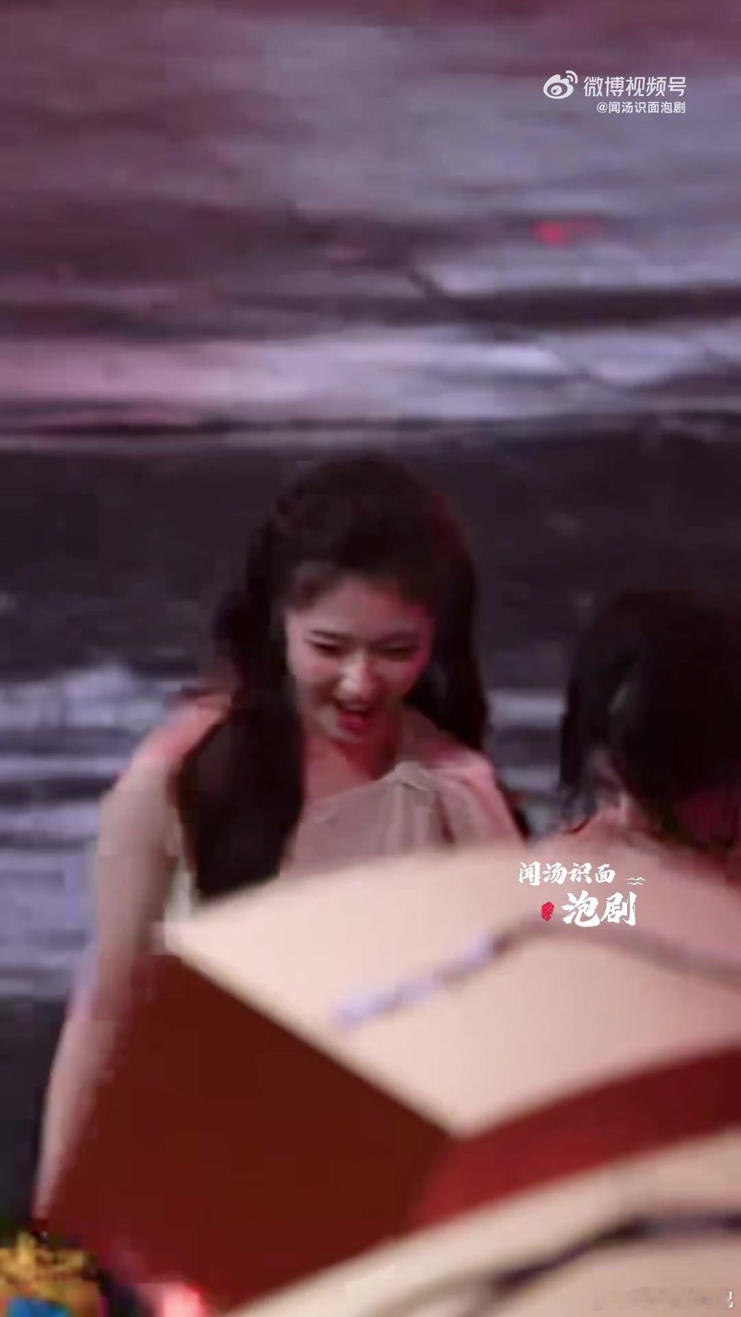 邓为卢昱晓把李兰迪照顾得很好邓为、卢昱晓和李兰迪三个人一起手拉手退场的画面真的很