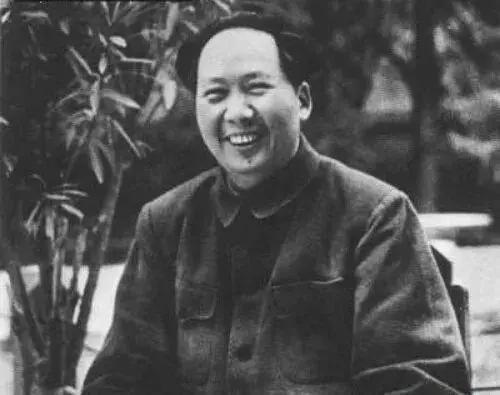1961年，毛主席和周总理因为意见不同，大吵一架，谈话中，毛主席反问周总理:“你
