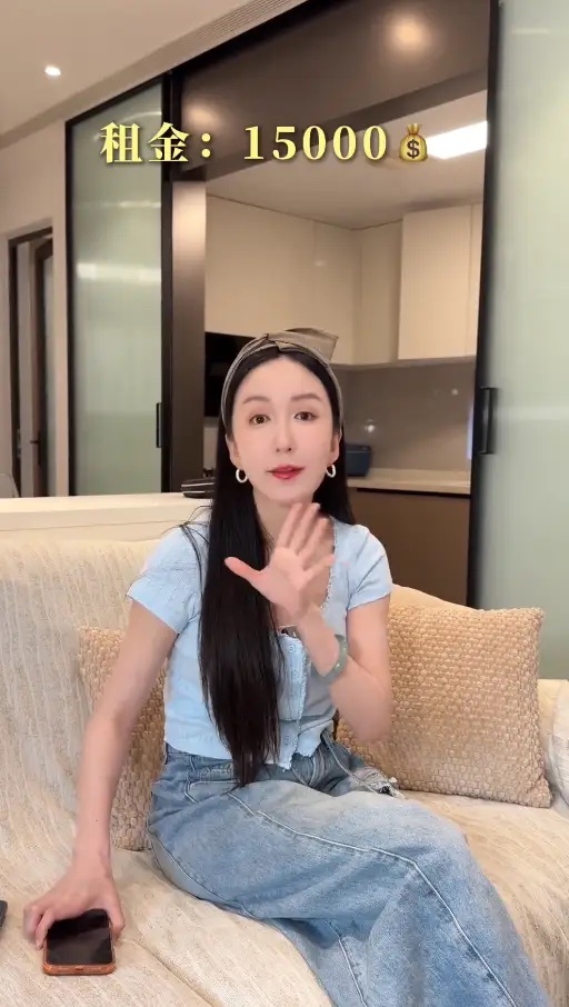 娄艺潇海南岛度假，花15000元租了一个两层别墅，别墅带一个超大院子，5间卧室，
