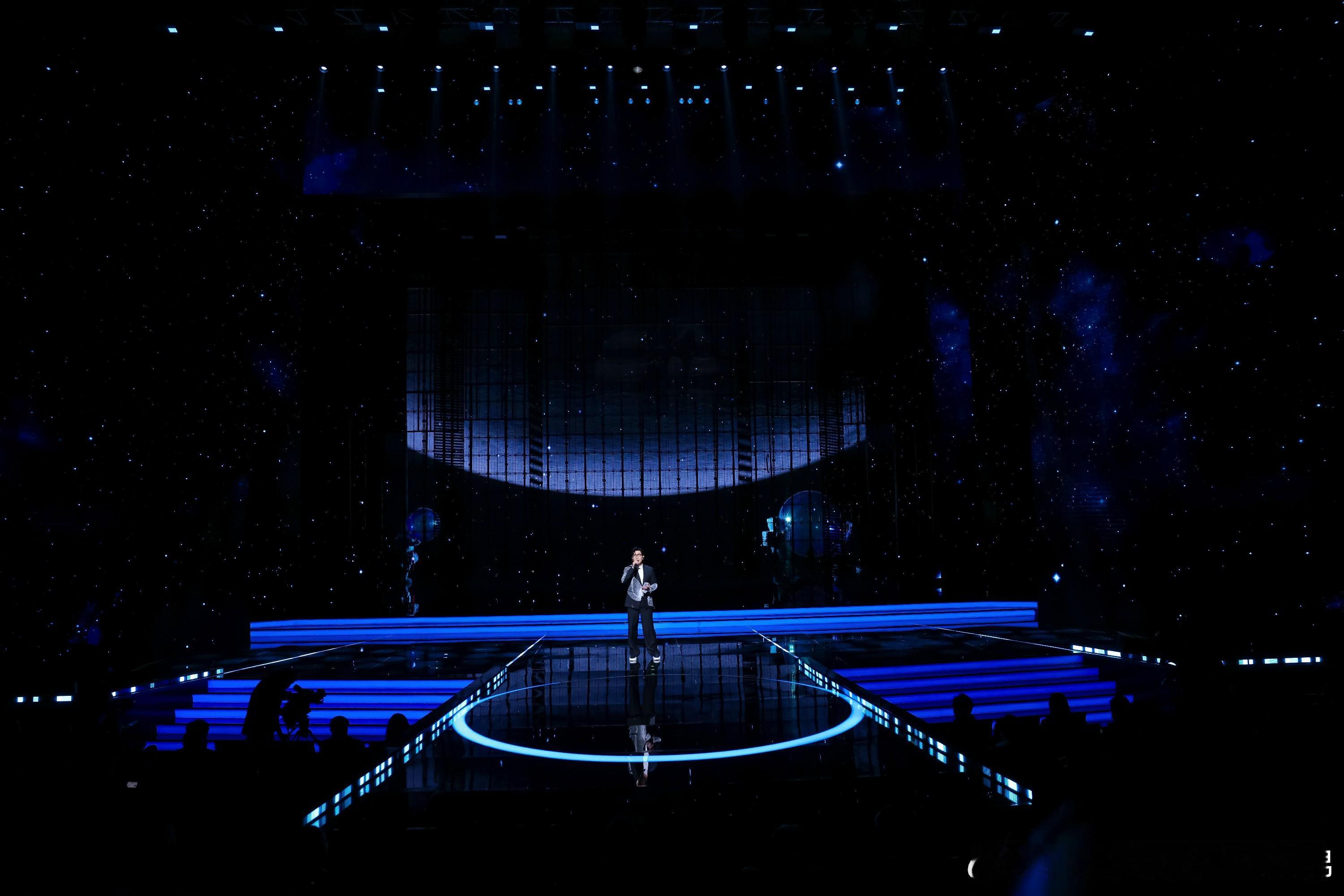 品冠金鸡百花电影节献唱《光影长河》，时代金曲致敬中国电影120年 