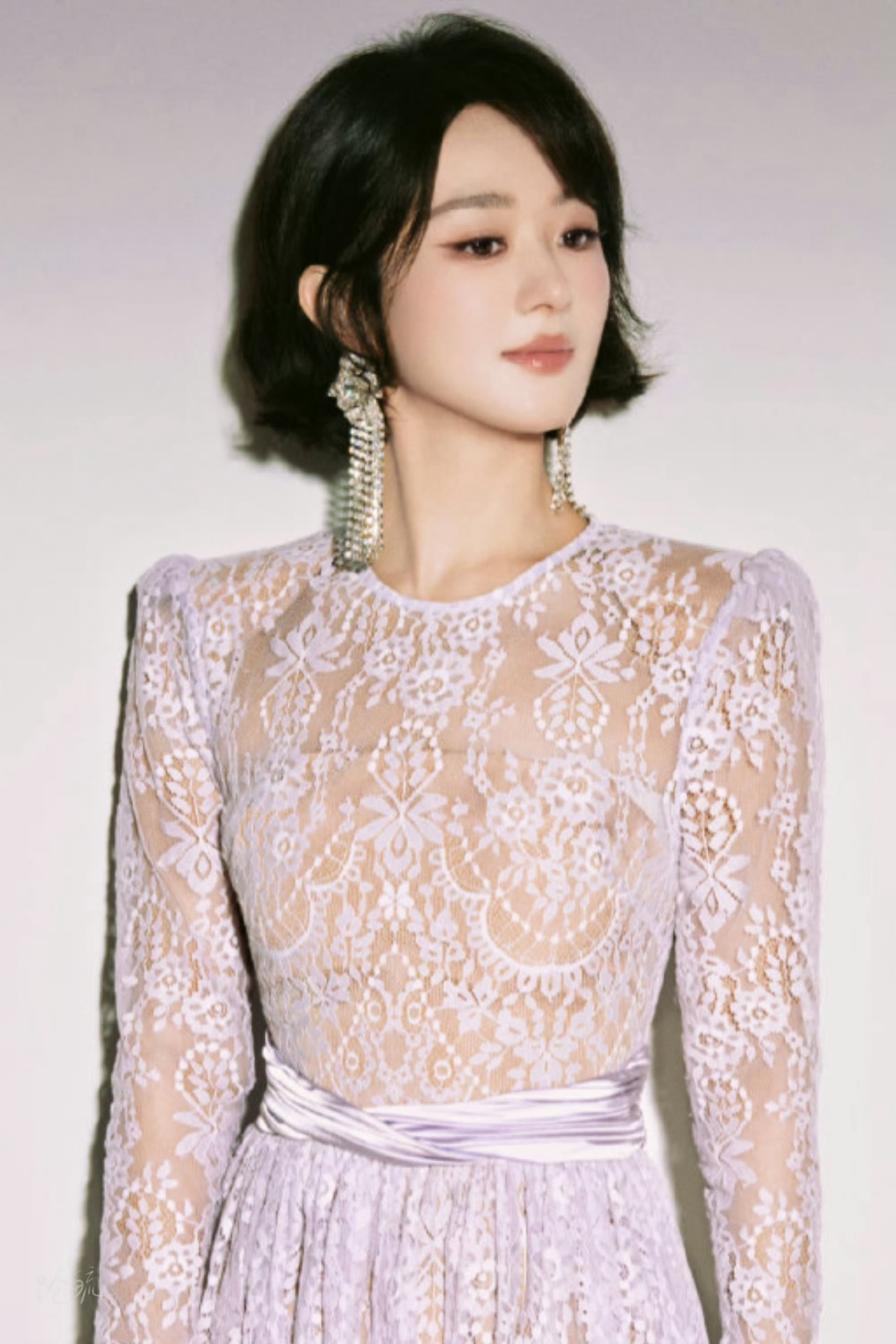 赵丽颖新大片 啊啊啊啊啊啊颖宝真的好美啊，氛围感满分的紫色花仙子🧚♀️ 