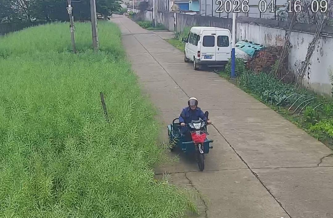 雨天湿冷，浙里很暖！4月16日下午，嘉兴王店一位80岁高龄大爷出门补鞋，雨天迷路