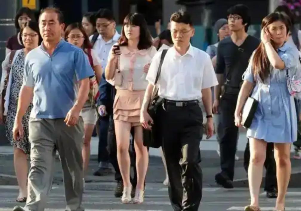 韩国生育率，真的涨了，还不是昙花一现那种涨法。

最新数据显示，2025年韩国总