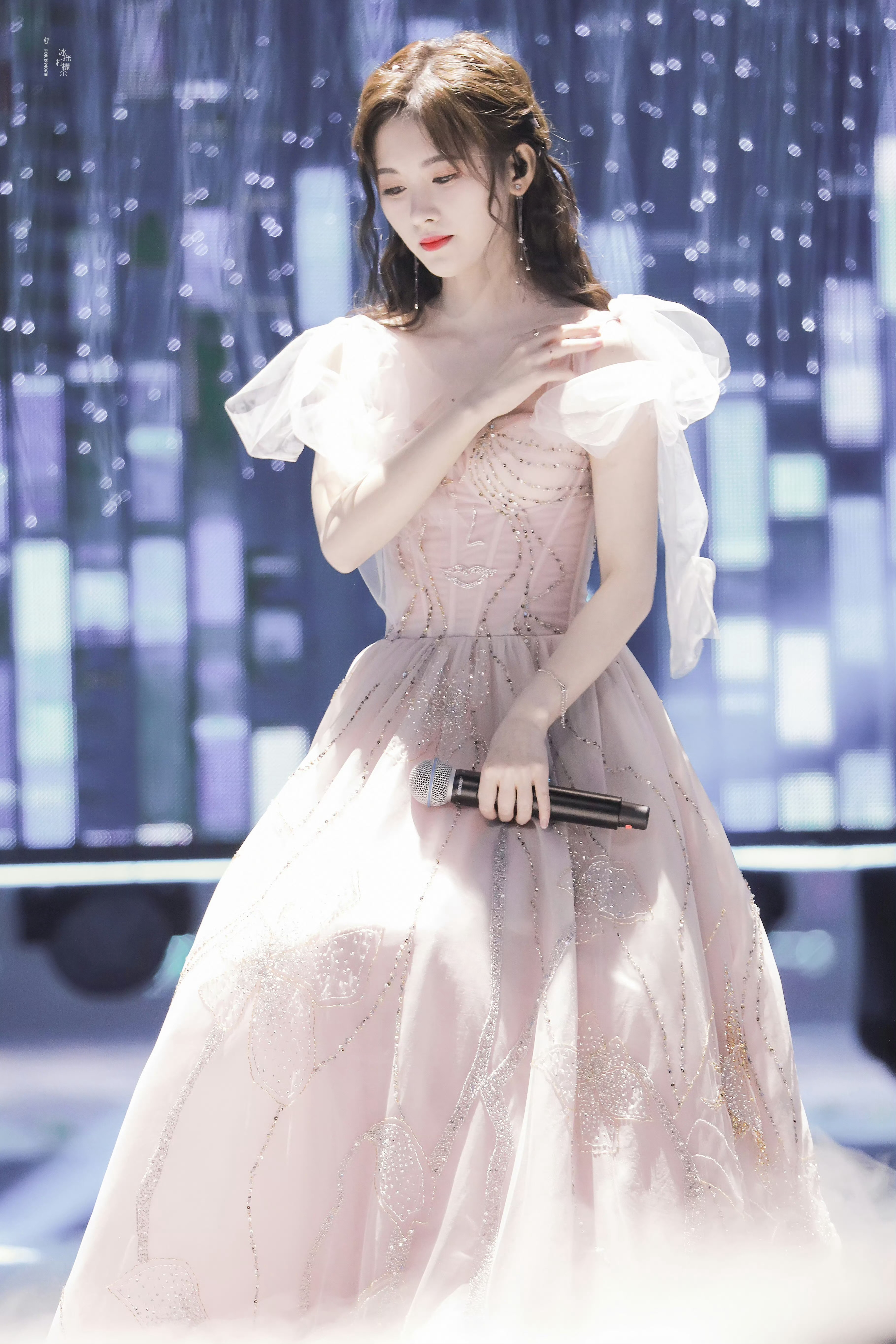 jjy鞠婧祎千香 jjy 鞠婧祎姜黎非   "星星不一定要随时发光,但随时都要快