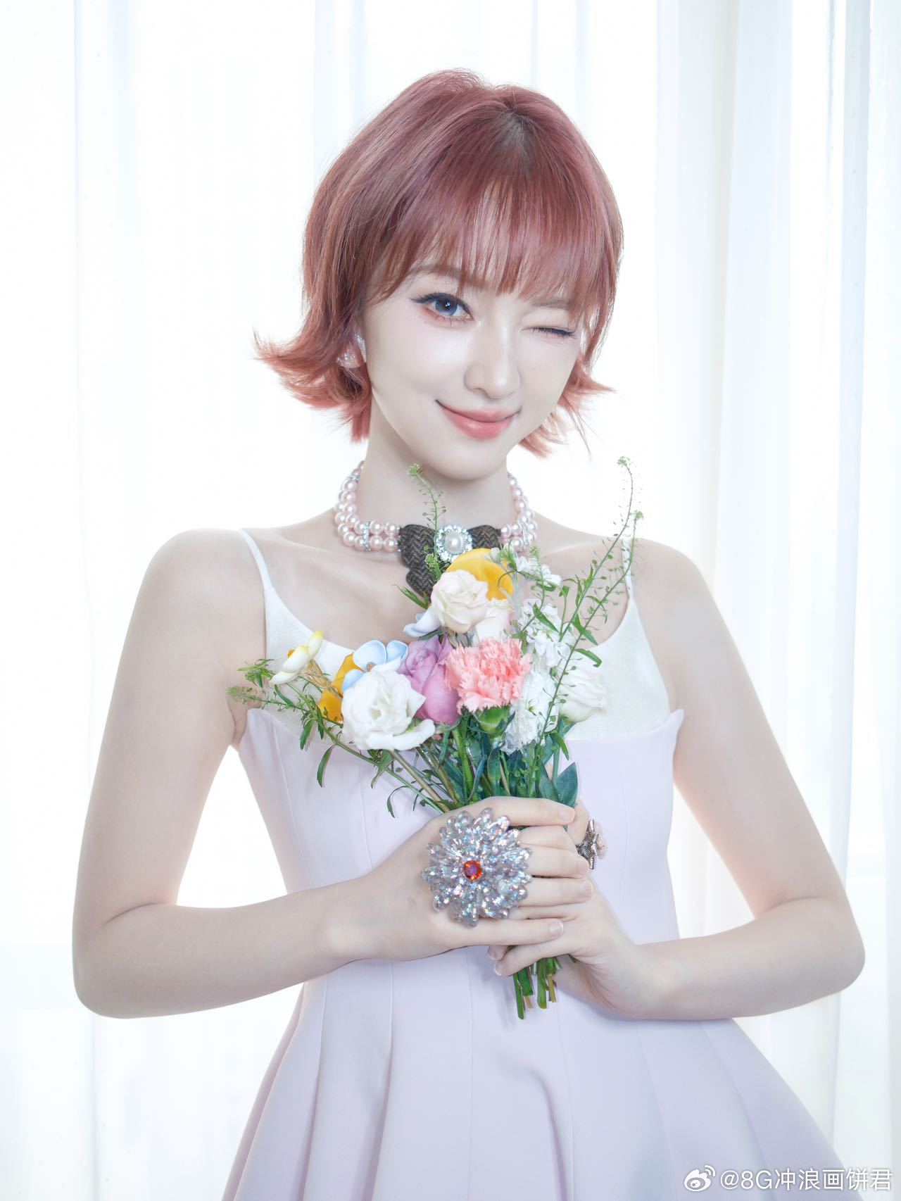 黄灿灿好像刷子 粉色毛毛、圆滚滚的既视感，黄灿灿这个造型跟刷子相似度百分之九十九