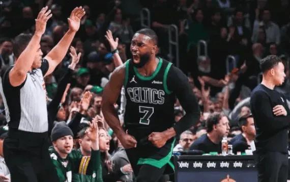 裁判什么样子的判罚？
才让布朗不顾罚款也要吐槽呢？
布朗：罚款就罚款吧，我受够了