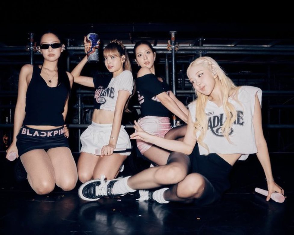 老马户现在歪嘴斜眼噘嘴三件套是必须品了是吧。。真的像团里多了个智zhang、、、