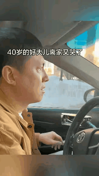 黑龙江伊春的一个长途车站里，30岁的小林刚拉着行李箱走到安检口，就听见身后有人喊